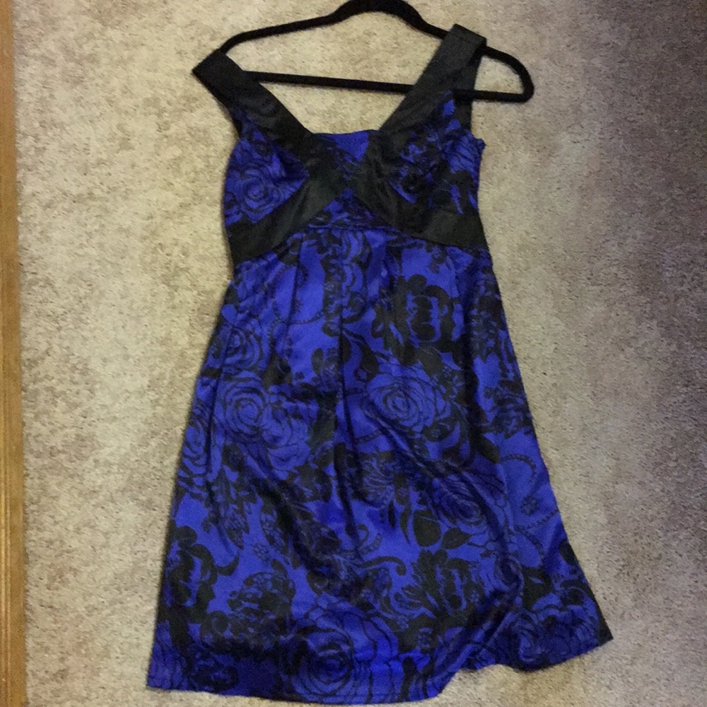 Blue and black flower pattern satin material dress